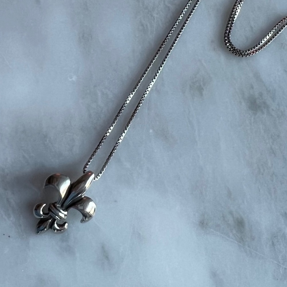 Mignon Faget Fleur de Lis Pendant Necklace with Chain Sterling Silver with pouch
